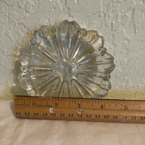 Vintage Hazel Atlas Glass Trio of Daisy Fluted Clear Nesting Ashtrays - Picture 7 of 9